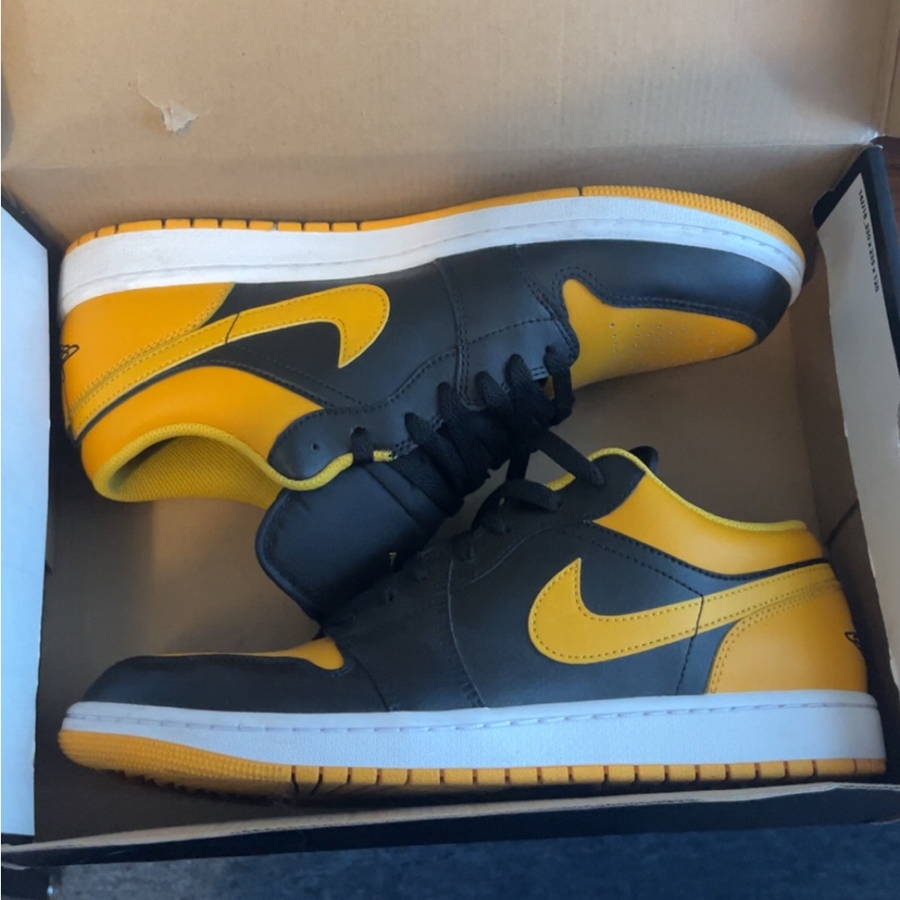 Air Jordan 1 low yellow ochre size 10.5